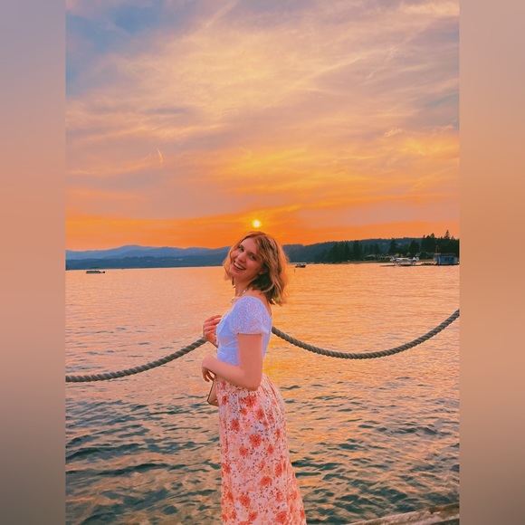 Meet your Posher, Elaine - Picture 2 of 6